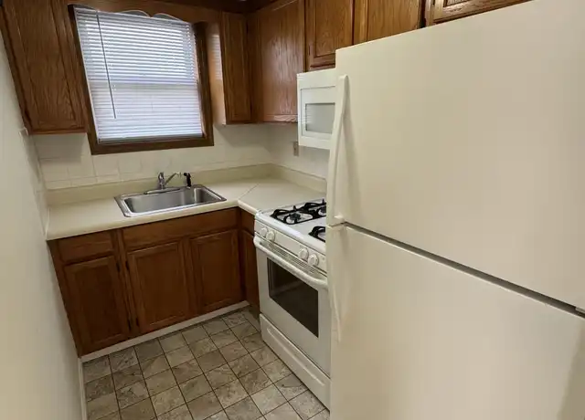 Property at 118 Last St Unit 2, Fall River, MA, 02724, 3 beds, 1 bath, [object Object]