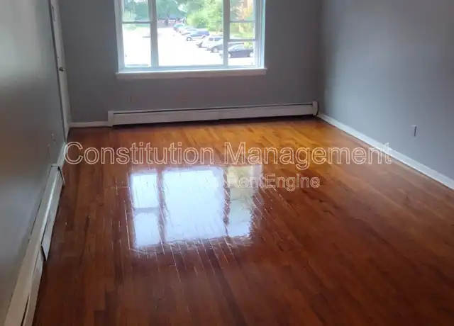 Property at 29-31 Annawan St Unit B4, Hartford, CT, 06114, 4 beds, 2 baths, [object Object]