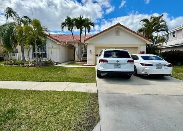 Property at 712 NW 177th Ave, Pembroke Pines, FL, 33029, 3 beds, 2 baths, [object Object]