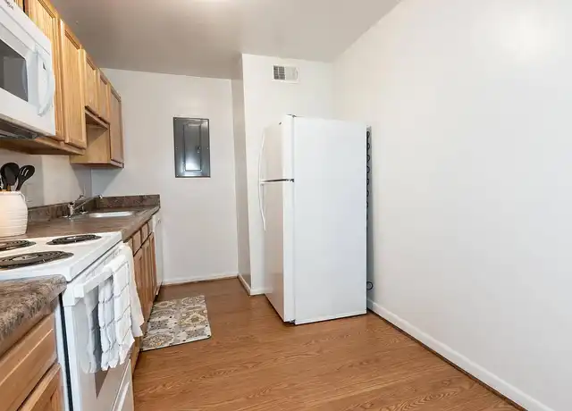 Property at Driftwood Apartments - 1600 Diamond Springs Rd, Virginia Beach, VA, 23455, 1 bed, 1 bath, [object Object]