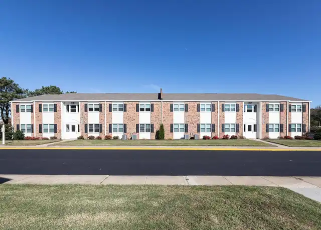 Property at Driftwood Apartments - 1600 Diamond Springs Rd, Virginia Beach, VA, 23455, 1 bed, 1 bath, [object Object]