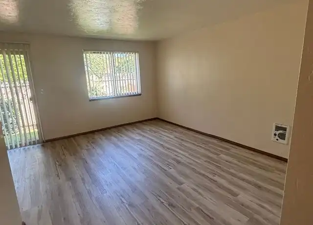Property at Redwood Manor Apartments LLC - 90 Hansard Ave, Lebanon, OR, 97355, 1-2 bed, 1 bath, [object Object]