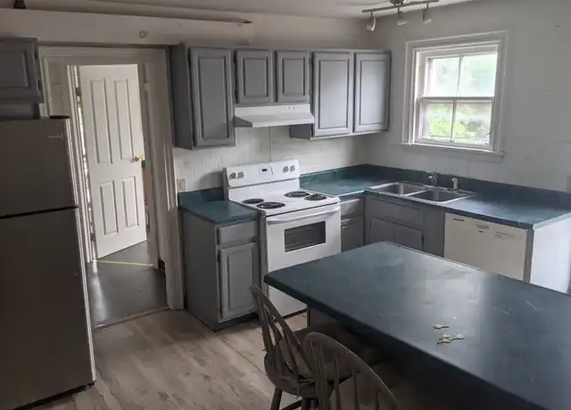 Property at 110 N Union St Unit 4, Burlington, VT, 05401, 4 beds, 1 bath, [object Object]