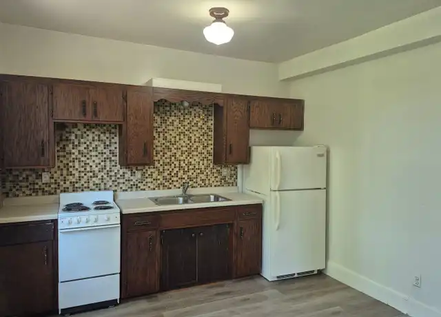 Property at 431 State Ave Unit 9, Owatonna, MN, 55060, 1 bed, 1 bath, [object Object]