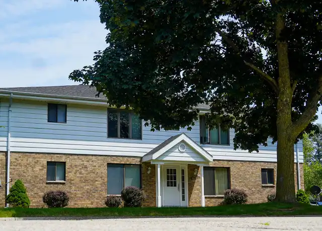 Property at 633 Imperial Ct Unit 717-4, West Bend, WI, 53095, 2 beds, 1 bath, [object Object]