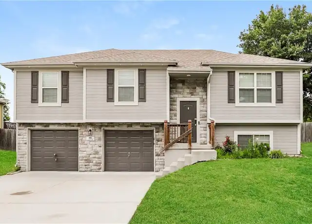 Property at 406 Golfview Dr, Pleasant Hill, MO, 64080, 3 beds, 1.5 baths, [object Object]