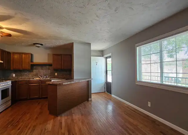 Property at 620 S 35th St Unit 1, Omaha, NE, 68105, 1 bed, 1 bath, [object Object]