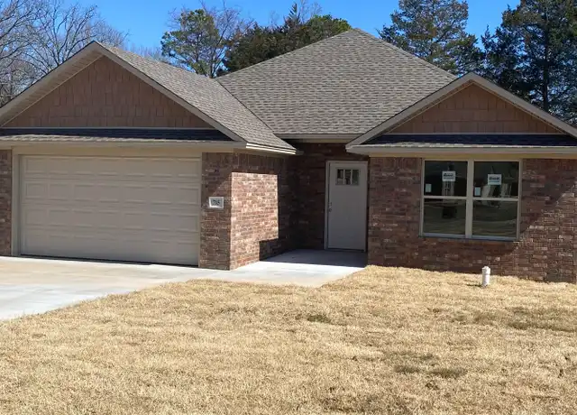 Property at 715 Quincy Ave, Russellville, AR, 72802, 3 beds, 2 baths, [object Object]