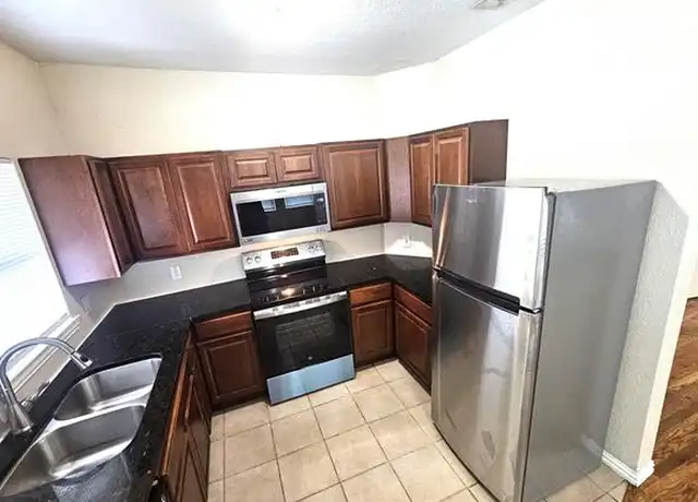 Property at 1927 W 10th St, Dallas, TX, 75208, 3 beds, 1 bath, [object Object]