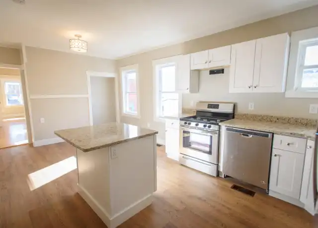 Property at 3 Seward St Unit 1, Worcester, MA, 01604, 3 beds, 1 bath, [object Object]