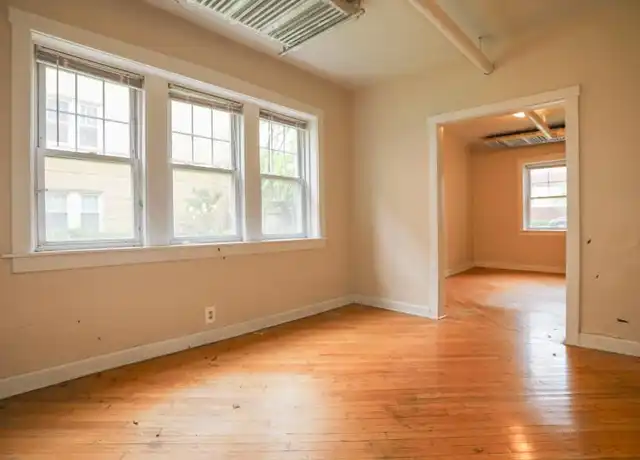 Property at 2453 W Gunnison St, Chicago, IL, 60625, 2 beds, 1 bath, [object Object]