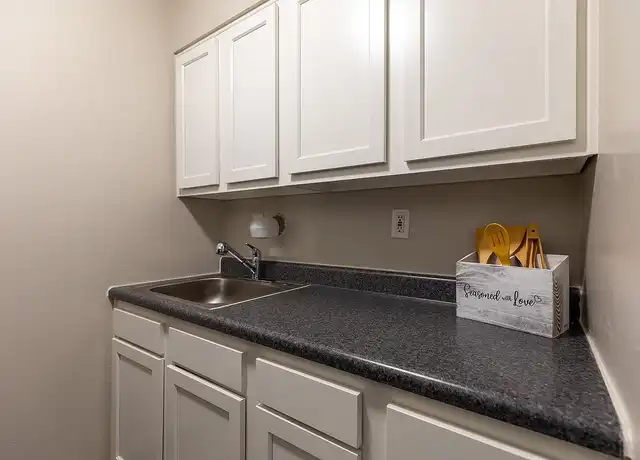 Property at Washington Park Apartments - 525 E Town St, Columbus, OH, 43215, 1 bed, 1 bath, [object Object]