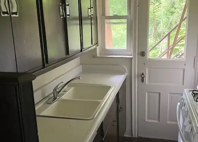 Property at 975 Debbe Ln Unit 5, Cincinnati, OH, 45229, 1 bed, 1 bath, [object Object]