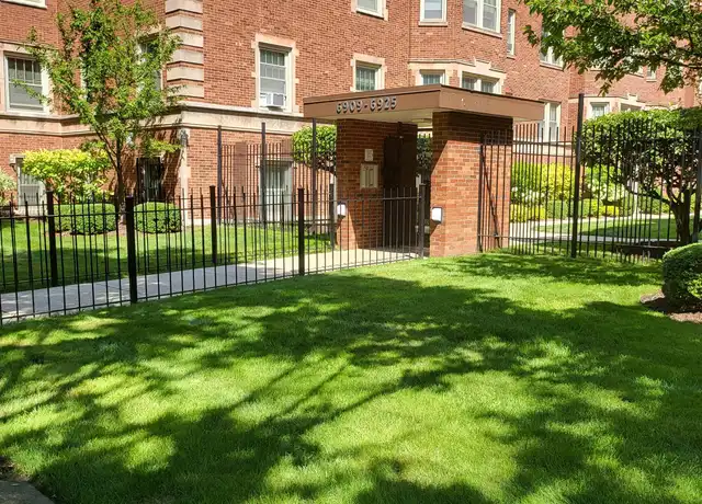 Property at 6930 S Crandon Ave, Chicago, IL, 60649, 1 bed, 1 bath, [object Object]