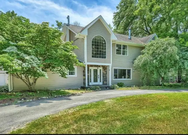 Property at 7 Shannon Ln, Pine Bush, NY, 12566, 5 beds, 4 baths, [object Object]