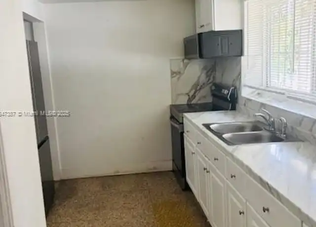 Property at 4950 N Miami Ave Unit B, Miami, FL, 33127, 3 beds, 2 baths, [object Object]