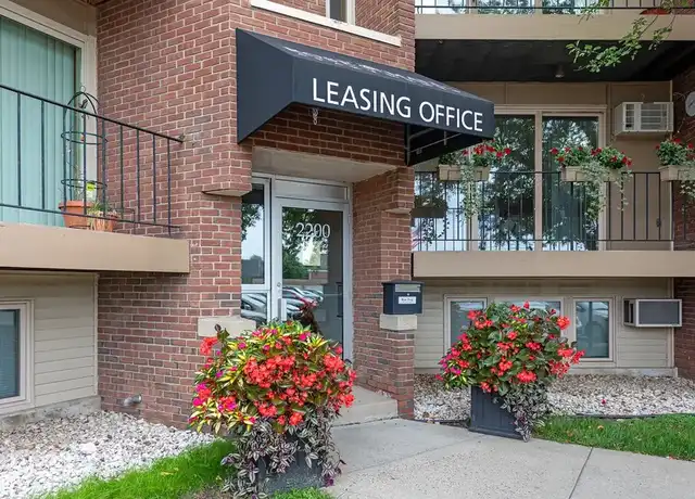 Property at Rose Mall Apartments - 2200 Pascal St, Roseville, MN, 55113, 1-2 bed, 1 bath, [object Object]