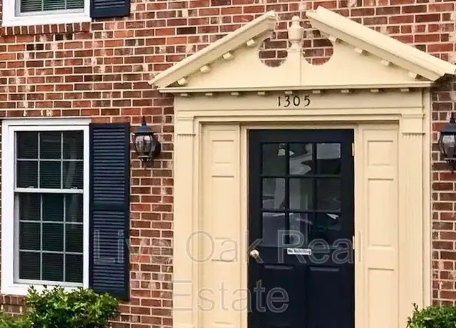 Property at 1305 Cypress Ave #206, Virginia Beach, VA, 23451, 2 beds, 1 bath, [object Object]