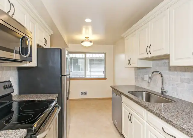 Property at 908 N 72nd St Unit 2, Seattle, WA, 98103, 1 bed, 1 bath, [object Object]