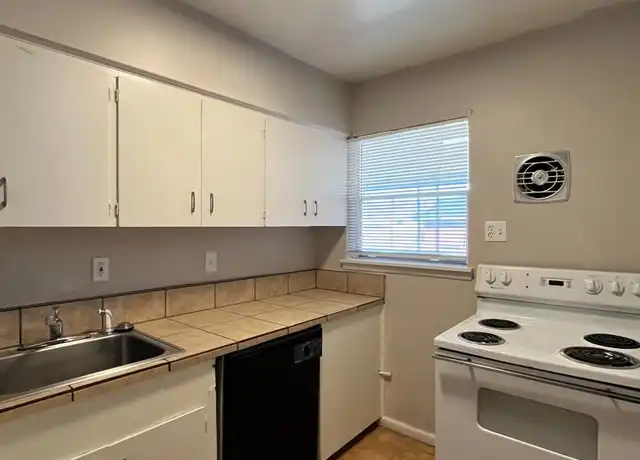 Property at 1706 26th St, Lubbock, TX, 79411, 1 bed, 1 bath, [object Object]