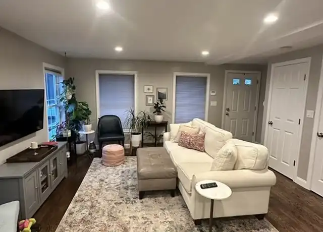 Property at 21 Green St, Reading, MA, 01867, 2 beds, 1 bath, [object Object]
