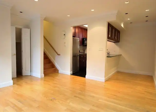 Property at 220 W 104th St Unit 4R, New York, NY, 10025, 2 beds, 1 bath, [object Object]
