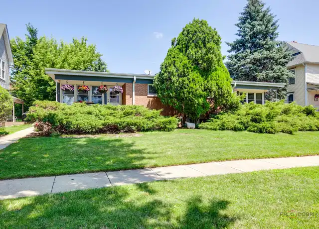 Property at 120 Broadway St Unit 120, Libertyville, IL, 60048, 1 bed, 1 bath, [object Object]