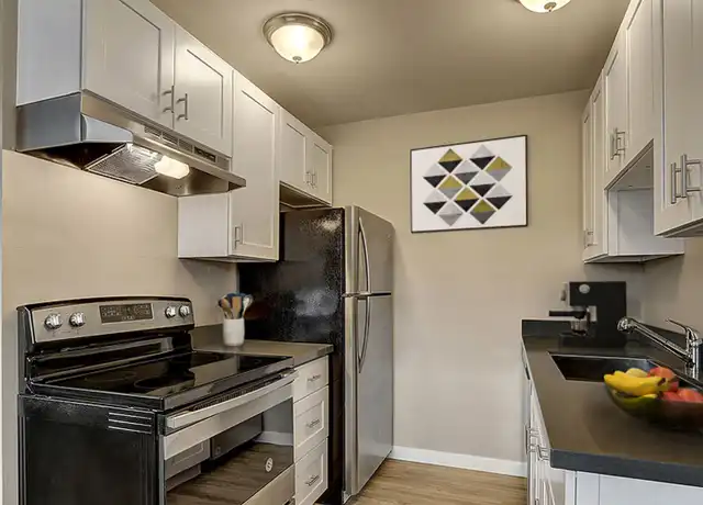 Property at 802 Harrington Ave NE Unit 4, Renton, WA, 98056, 2 beds, 1 bath, [object Object]