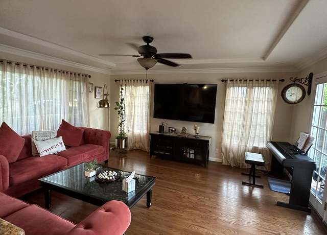 Photo of 555 Clark Ct, Los Altos, CA 94024