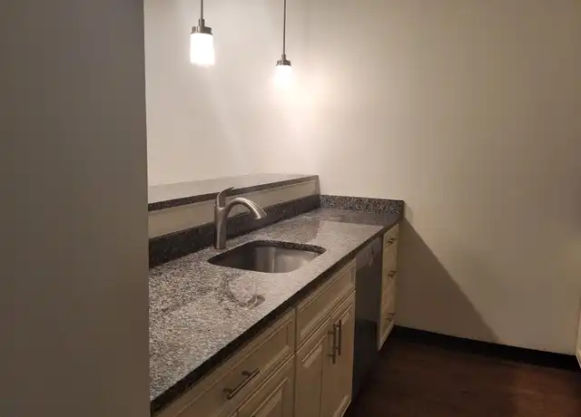 Property at 113 W 8th St Unit 2, Wilmington, DE, 19801, 2 beds, 1 bath, [object Object]
