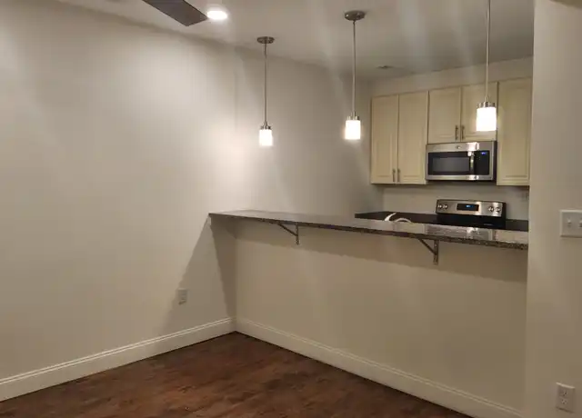 Property at 113 W 8th St Unit 2, Wilmington, DE, 19801, 2 beds, 1 bath, [object Object]