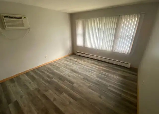 Property at 944 E St Unit 6, Lincoln, NE, 68508, 1 bed, 1 bath, [object Object]