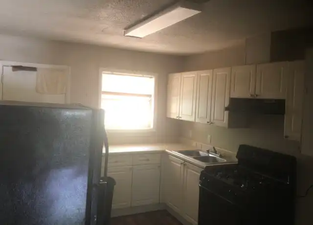 Property at 61 Pine St NE, Fairburn, GA, 30213, 2 beds, 1 bath, [object Object]