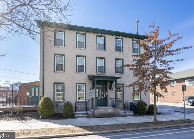Property at 990 E High St, Pottstown, PA, 19464, 1 bed, 1 bath, [object Object]