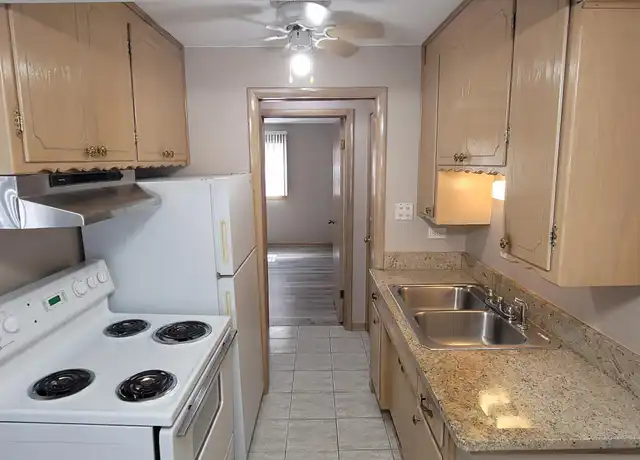 Property at 9600 S Komensky Ave, Oak Lawn, IL, 60453, 1 bed, 1 bath, [object Object]