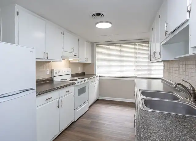 Property at Elm Villa Apartments - 208 S Elm St, Greenville, NC, 27858, 0-2 beds, 1 bath, [object Object]