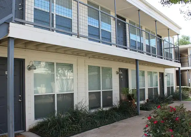 Property at Carillon Apartments - 13717 Preston Rd, Dallas, TX, 75240, 1-2 bed, 1-2 bath, [object Object]