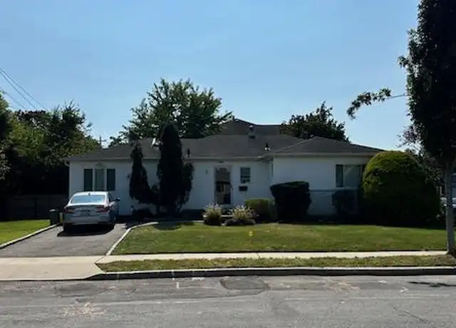 Property at 1 Scott Pl, Plainview, NY, 11803, 3 beds, 2 baths, [object Object]