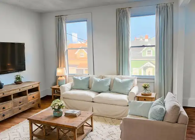 Property at 449 Brooks St Unit 2, Bridgeport, CT, 06608, 5 beds, 1 bath, [object Object]