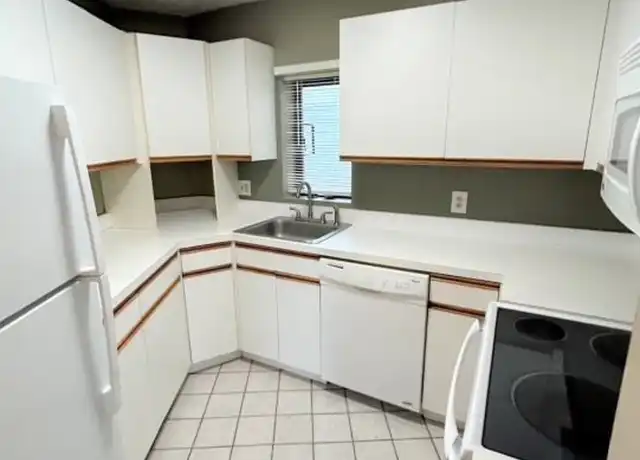 Property at 677 Quincy Shore Dr #202, Quincy, MA, 02170, 2 beds, 2 baths, [object Object]