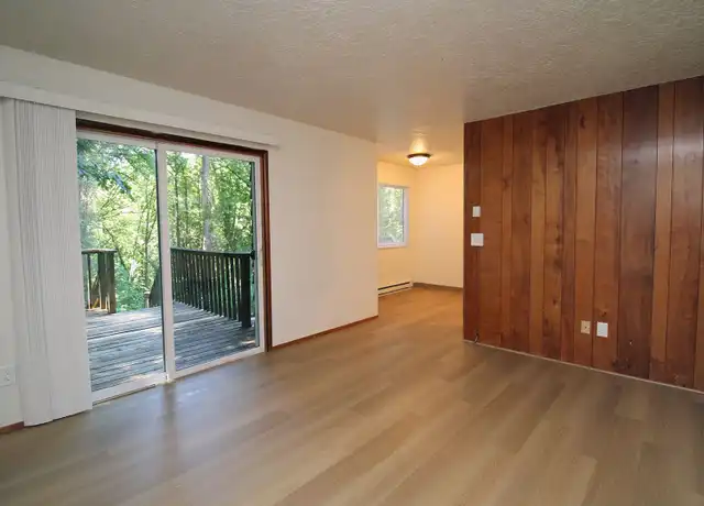 Property at 3736 SW 10th Ave Unit 4, Portland, OR, 97239, 2 beds, 1 bath, [object Object]