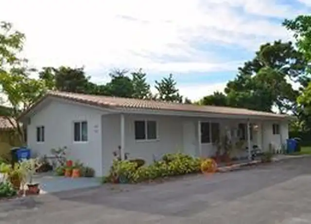 Property at 818 NE 38th St, Oakland Park, FL, 33334, 3 beds, 1 bath, [object Object]