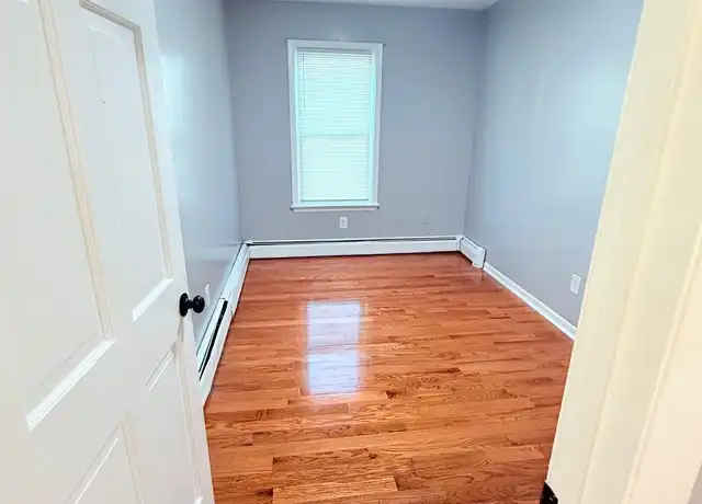 Property at 910 Dixwell Ave Unit 2R, Hamden, CT, 06514, 2 beds, 1 bath, [object Object]