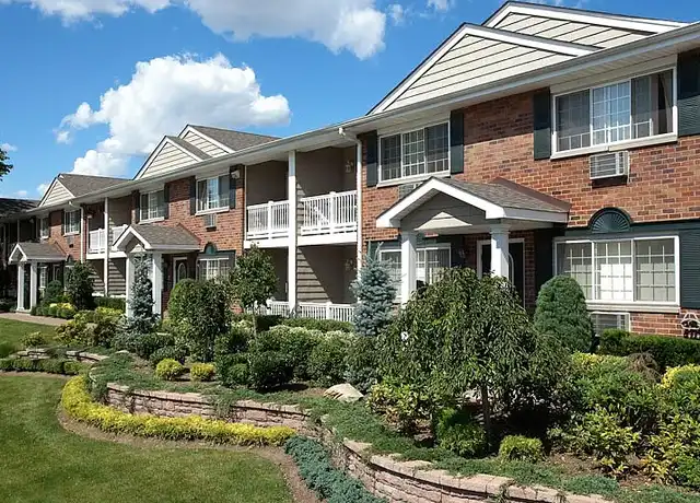 Property at Fairfield Suburbia Gardens - 381-401 E Great Neck Rd, West Babylon, NY, 11704, 1 bed, 1 bath, [object Object]