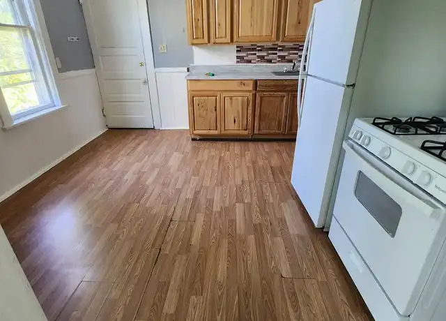 Property at 1919 Myrtle St, Erie, PA, 16502, 4 beds, 1 bath, [object Object]