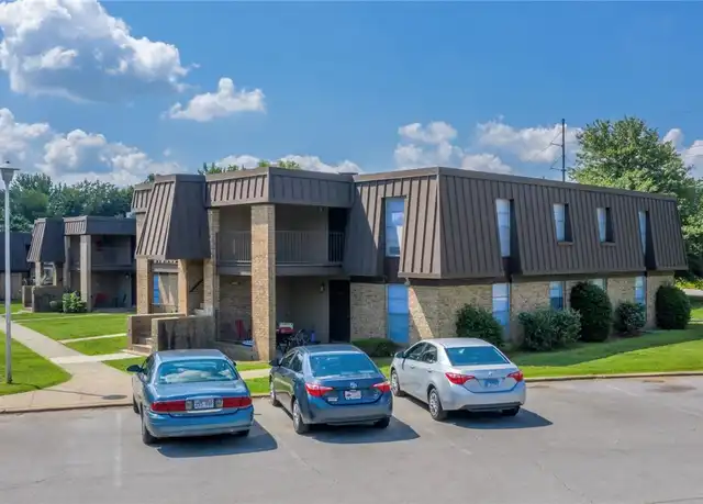 Property at 2100 N Leverett Ave, Fayetteville, AR, 72703, 2 beds, 2 baths, [object Object]