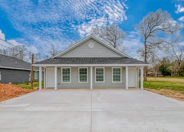Property at 910 W School St, Livingston, TX, 77351, 3 beds, 2 baths, [object Object]