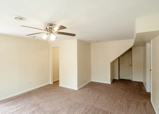 Property at 417 16th St NE Unit Cigar Shop-Lower, Cedar Rapids, IA, 52402, 2 beds, 1 bath, [object Object]