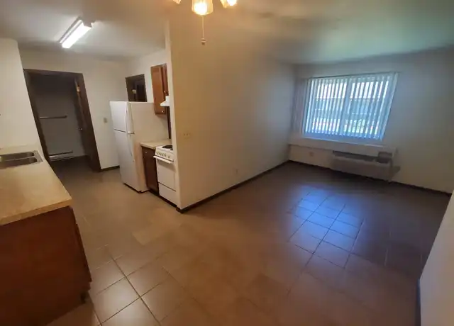 Property at 1705 La Crescent St Unit 130, La Crosse, WI, 54603, 1 bed, 1 bath, [object Object]