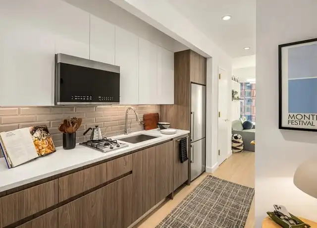 Property at 457 W 40th St Unit 411, New York, NY, 10018, 0 beds, 1 bath, [object Object]